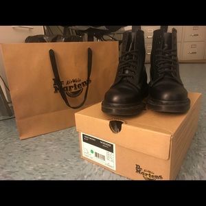 Gorgeous Black Doc Martens: Mono 1460